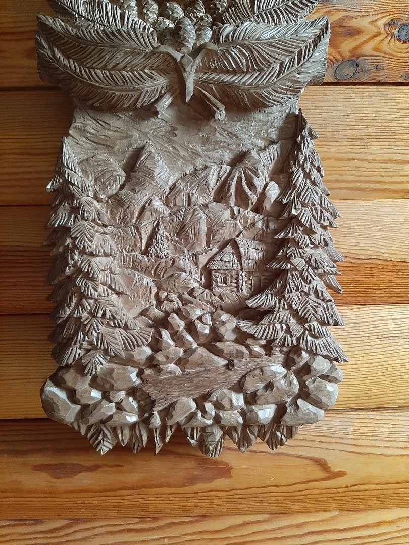 Часы Медвежья любовь. Резьба по дереву. Древесина липы. 900х320х45 мм