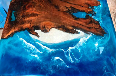 Стол река из эпоксидной смолы от Ассамблея ах мир